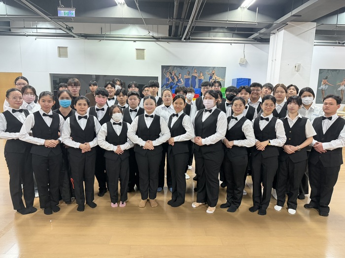 一步一腳印 四餐一甲國際禮儀課程洗禮後的蛻變