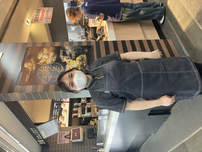 豔香工作時照片